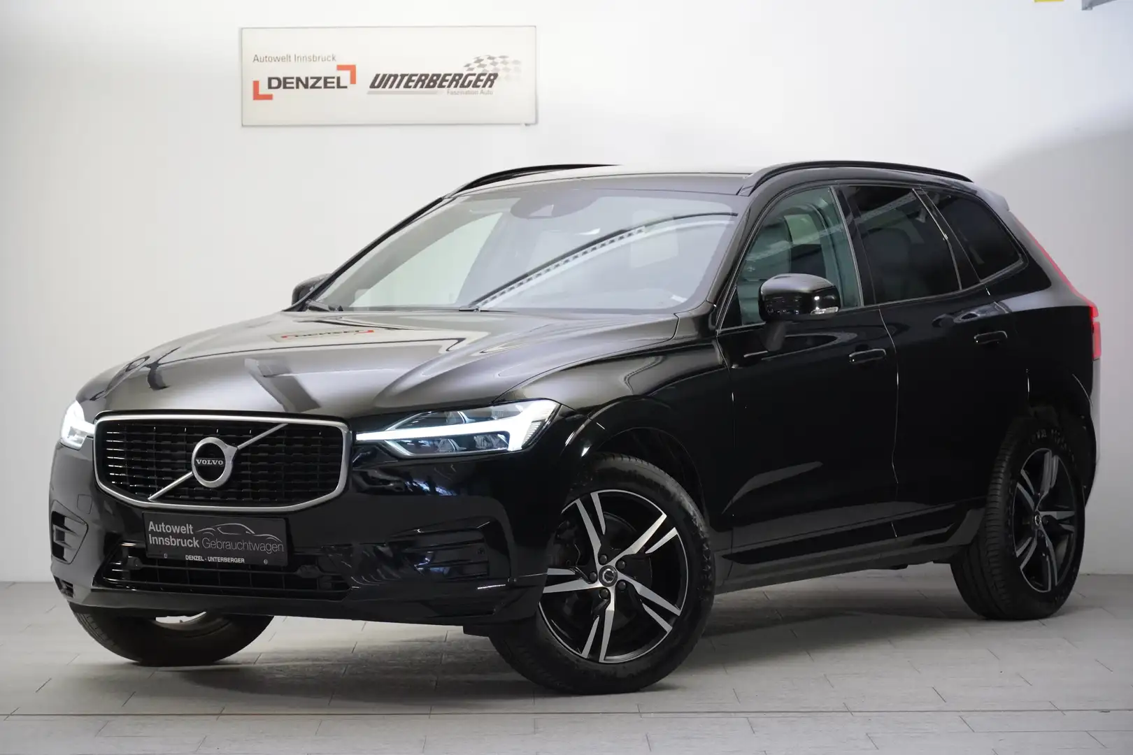 Volvo XC60 B4 R-Design AWD Geartronic Schwarz - 1
