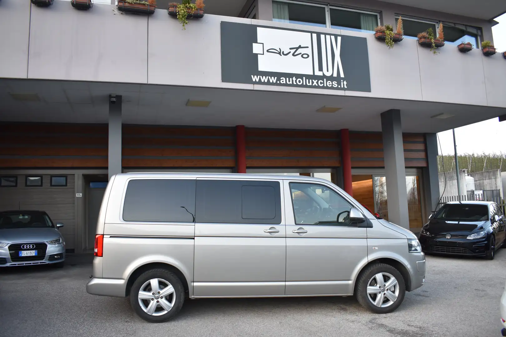 Volkswagen T6 Caravelle 4MOTION DSG "AUTOCARRO 5 POSTI" PIU IVA Grigio - 2