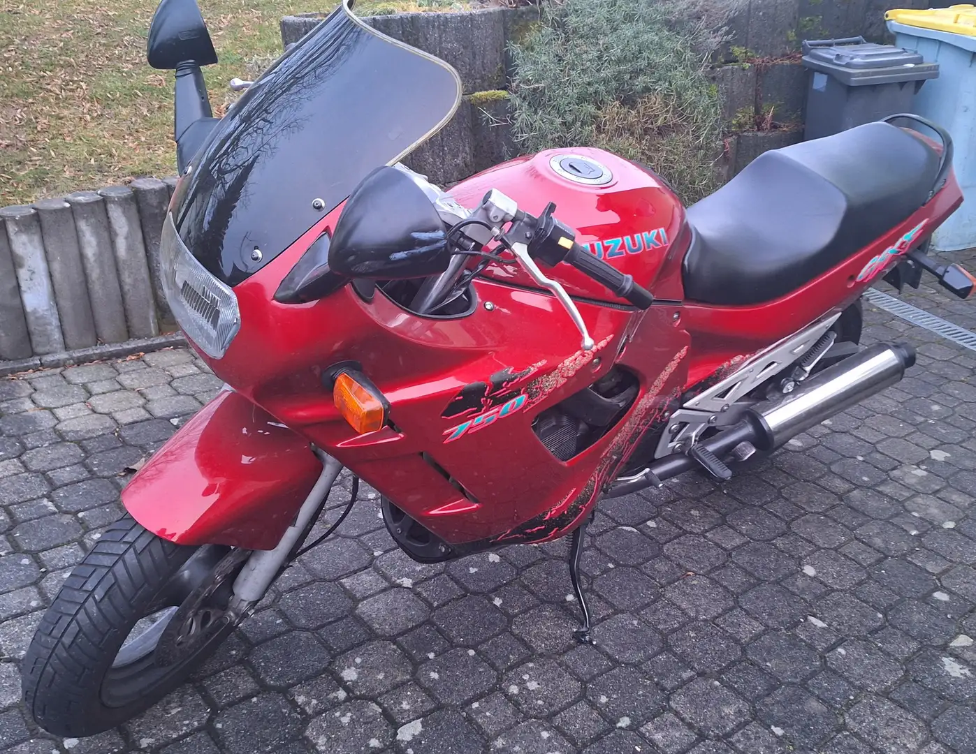 Suzuki GSX 750 Rojo - 2