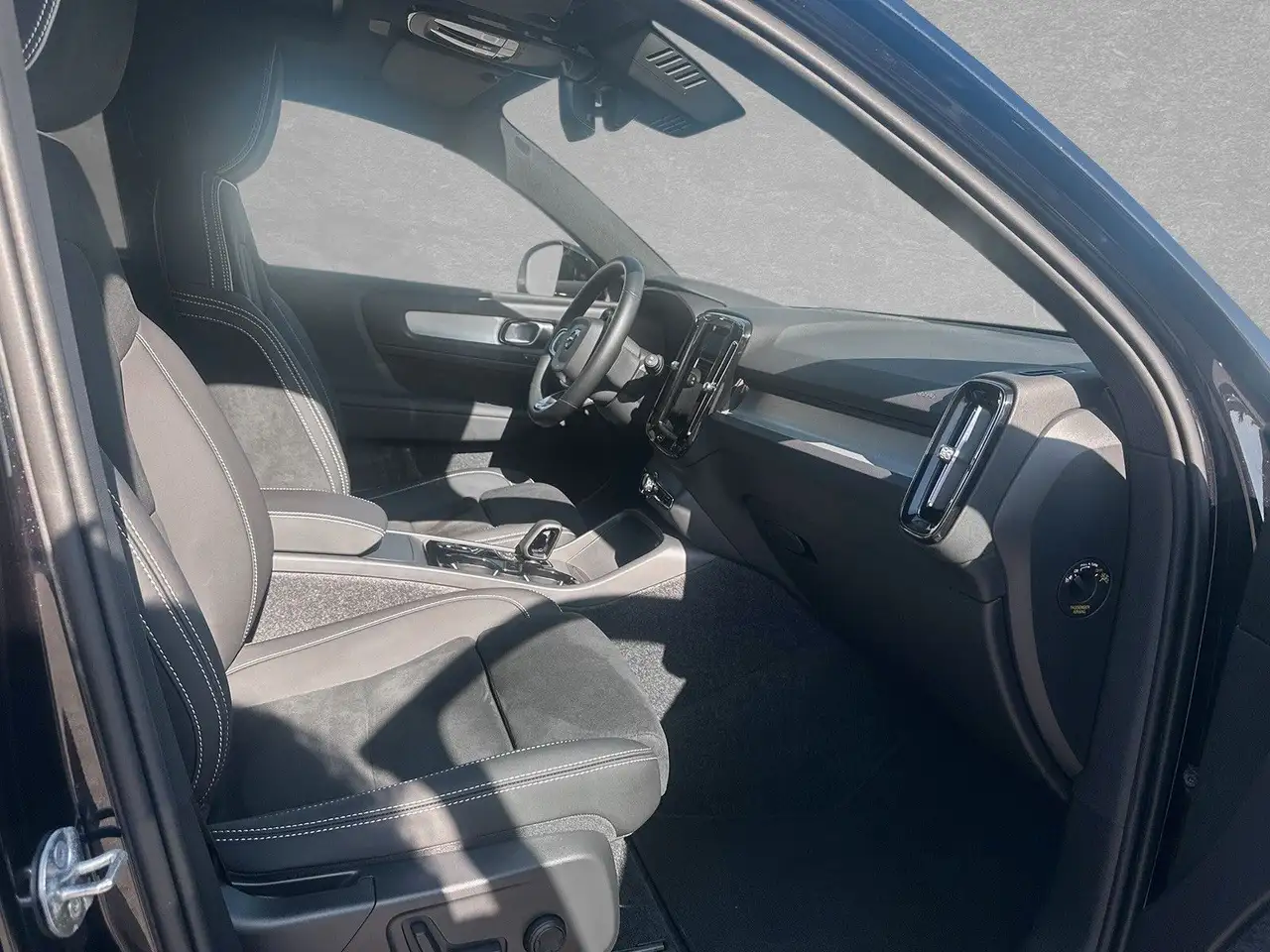 Volvo XC40 2025