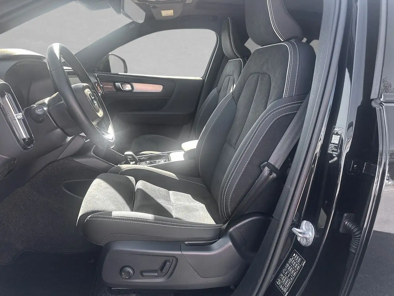 Volvo XC40 2025