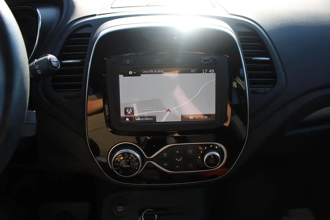 Renault Captur — photo 11