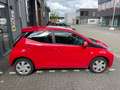 Toyota Aygo 1.0 VVT-i x-play Rouge - thumbnail 4