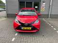 Toyota Aygo 1.0 VVT-i x-play Rouge - thumbnail 2