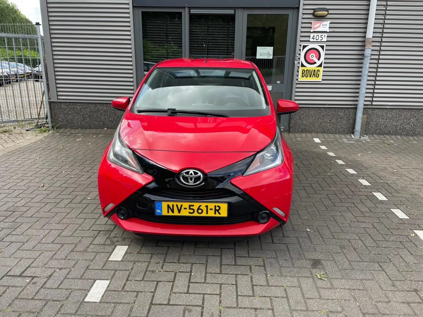 Toyota Aygo 1.0 VVT-i x-play Rouge - 2