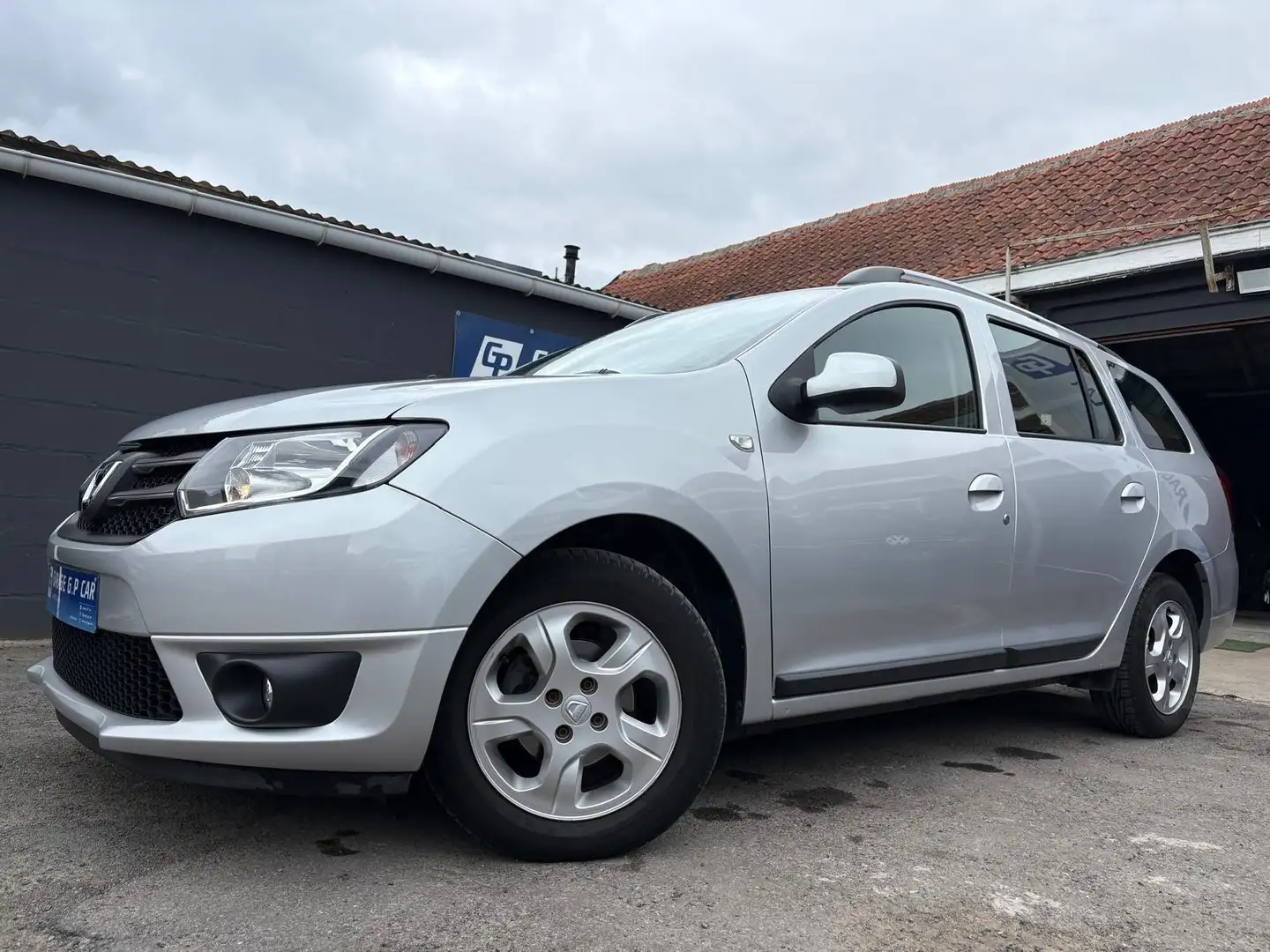 Dacia Logan MCV 0.9 TCe Laureate Gris - 1