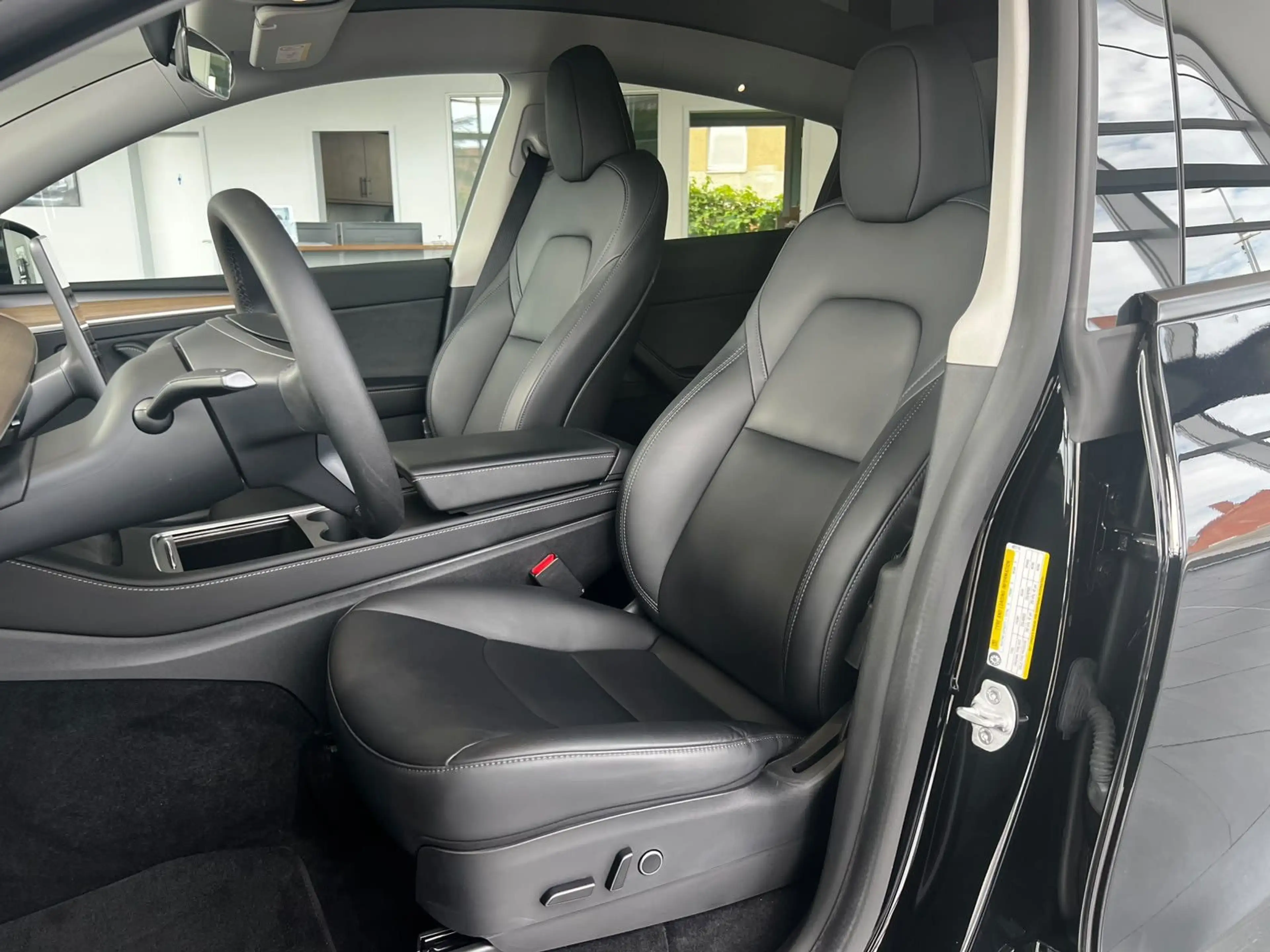 Tesla Model Y Long Range Dual AWD "LED/Pano/ACC/Klima" — photo 9