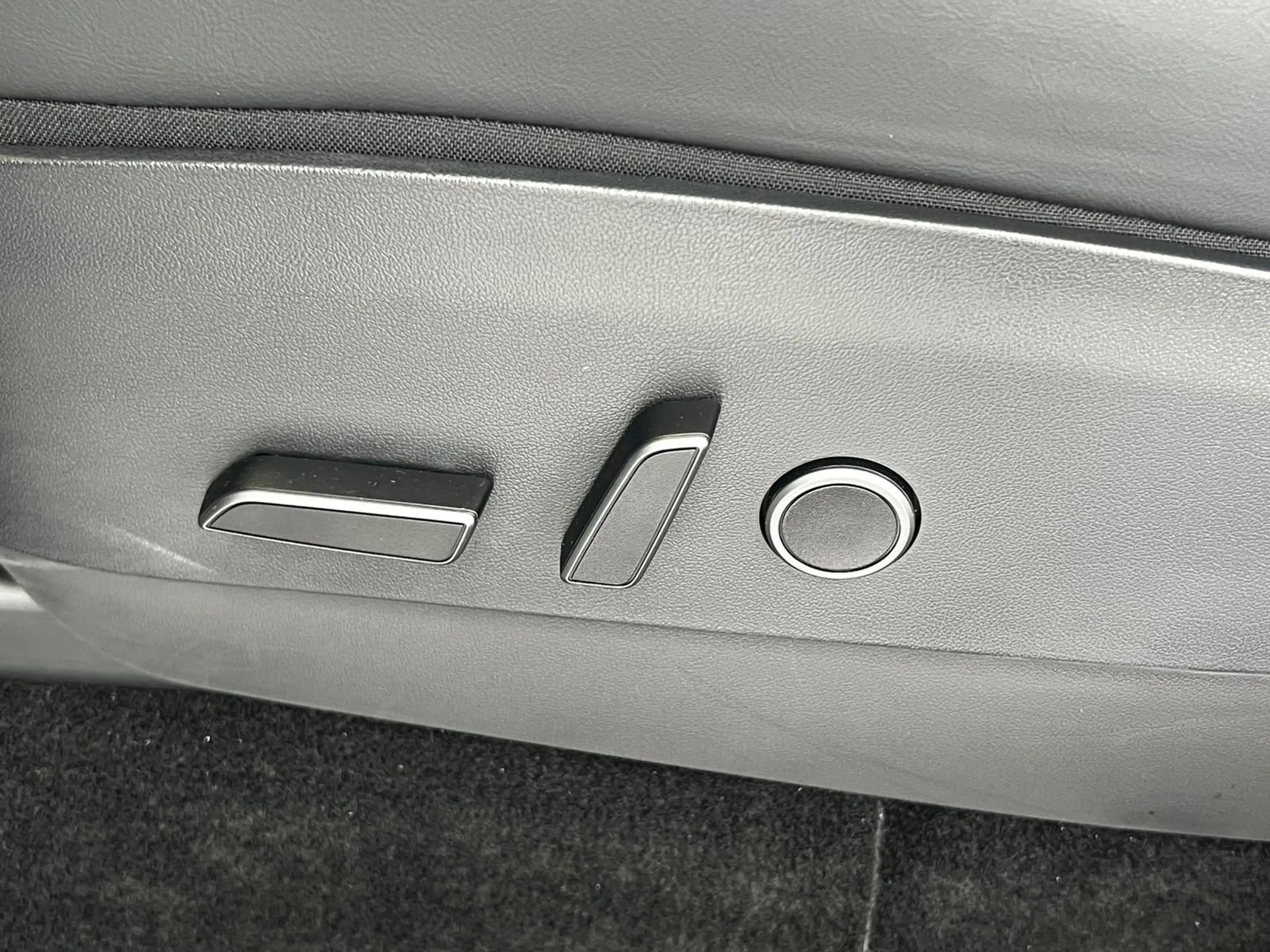 Tesla Model Y Long Range Dual AWD "LED/Pano/ACC/Klima" — photo 10