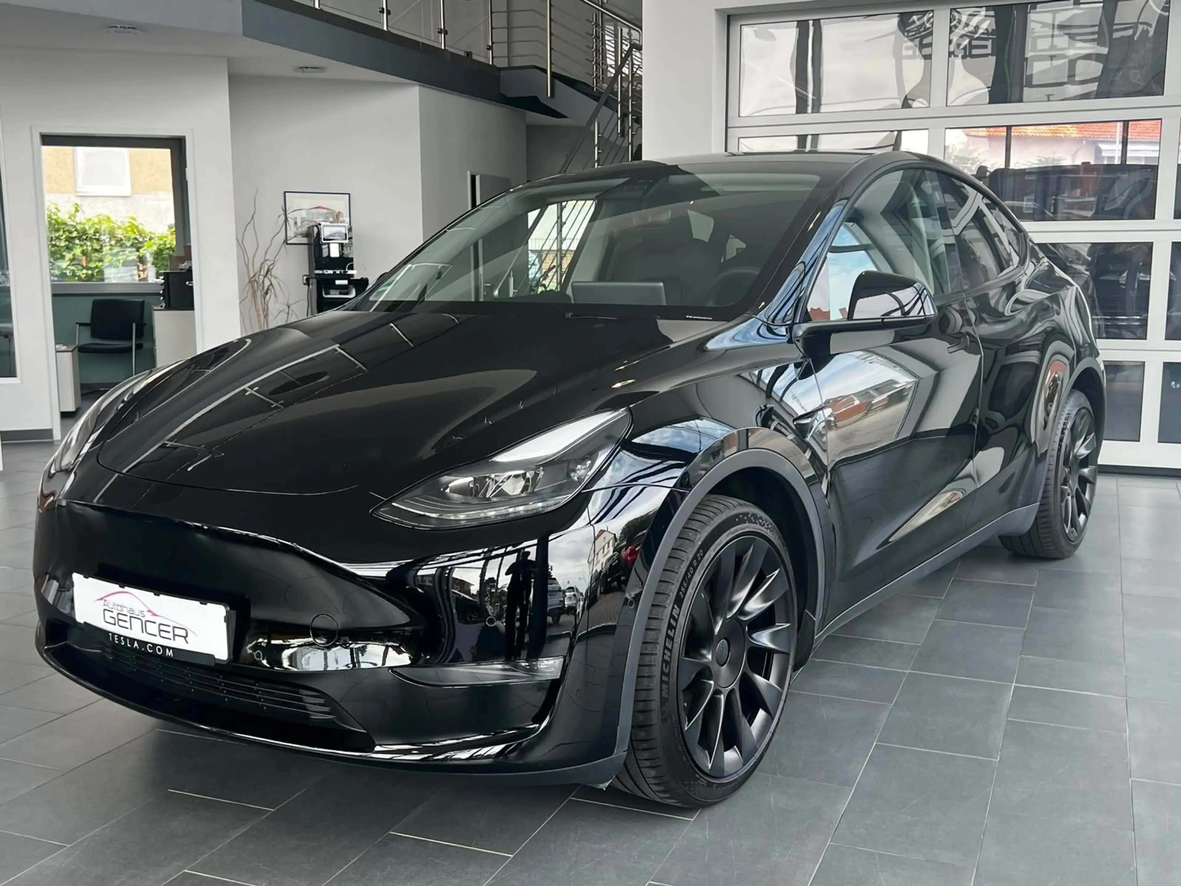 Tesla Model Y Long Range Dual AWD "LED/Pano/ACC/Klima"