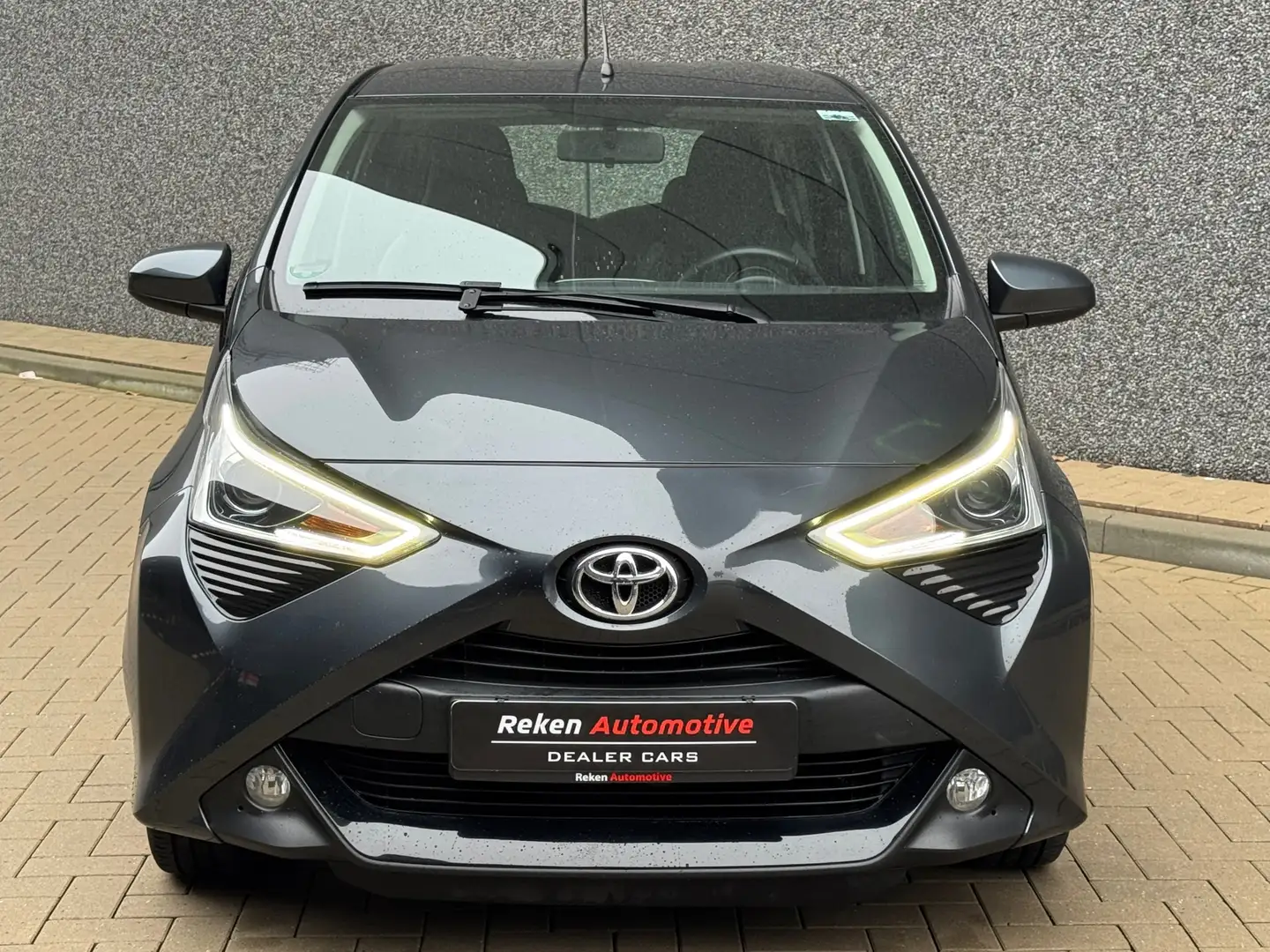 Toyota Aygo 1.0 VVT-i Team Led LM 15 Inch DAB Radio Camera Grau - 2