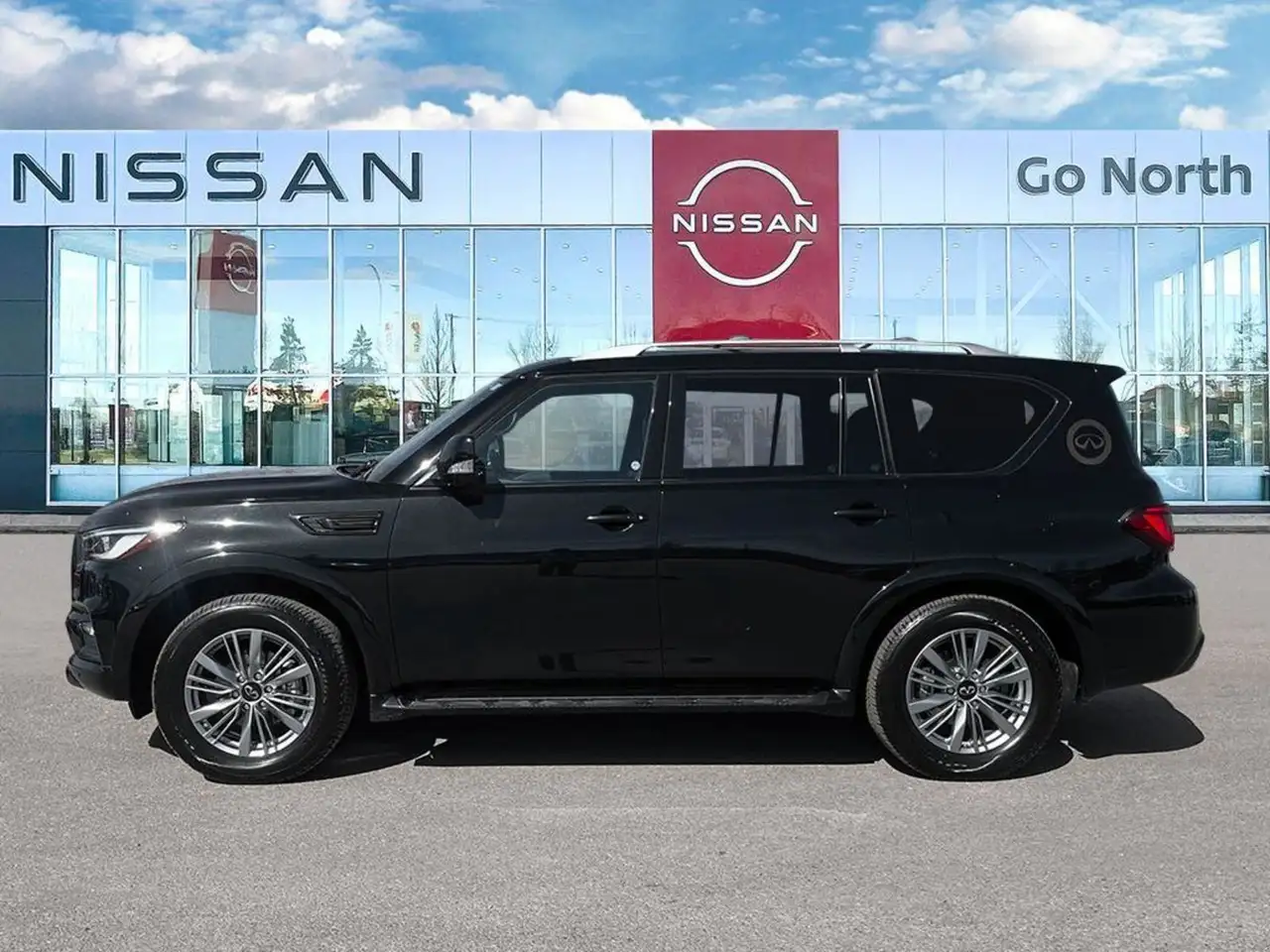 Infiniti QX80 снимка Infiniti QX80