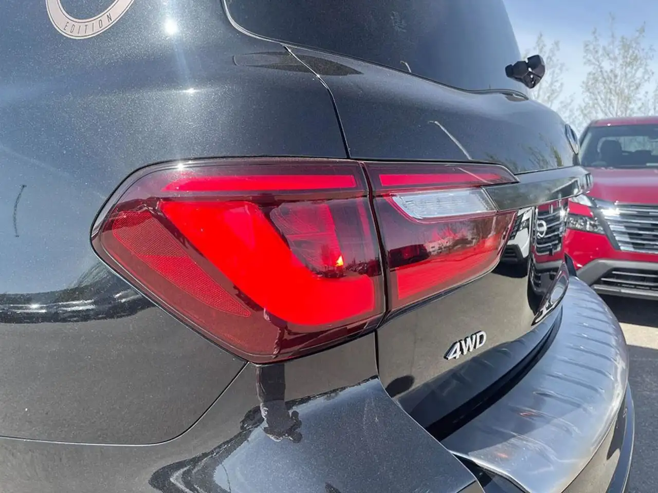 Infiniti QX80 снимка Infiniti QX80
