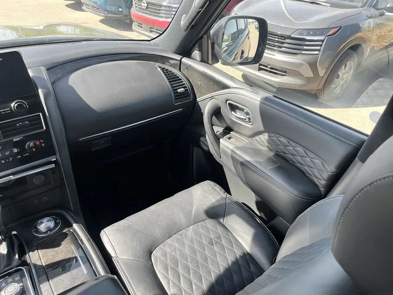 Infiniti QX80 снимка Infiniti QX80