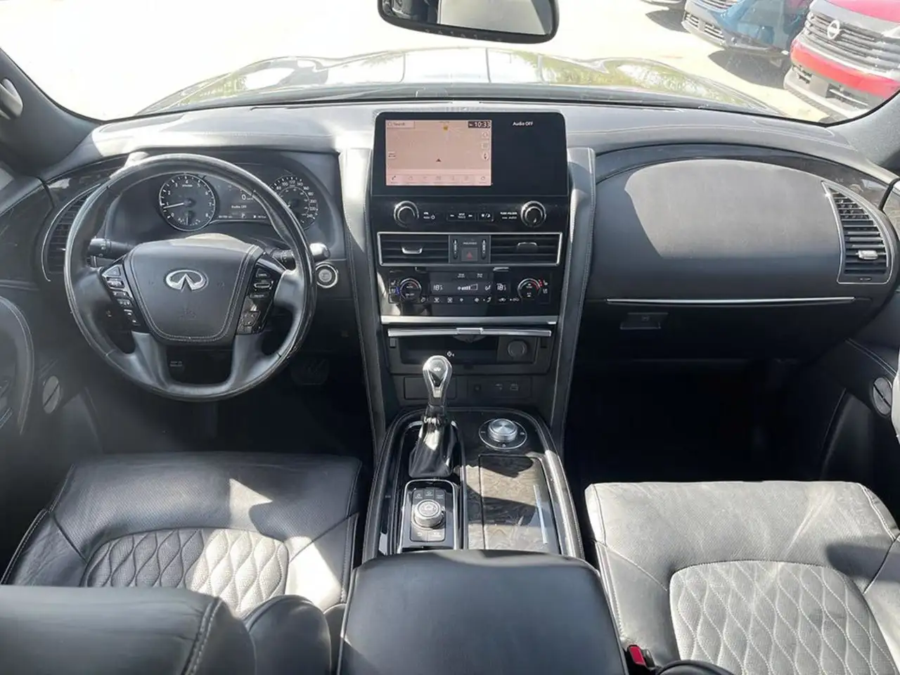 Infiniti QX80 снимка Infiniti QX80