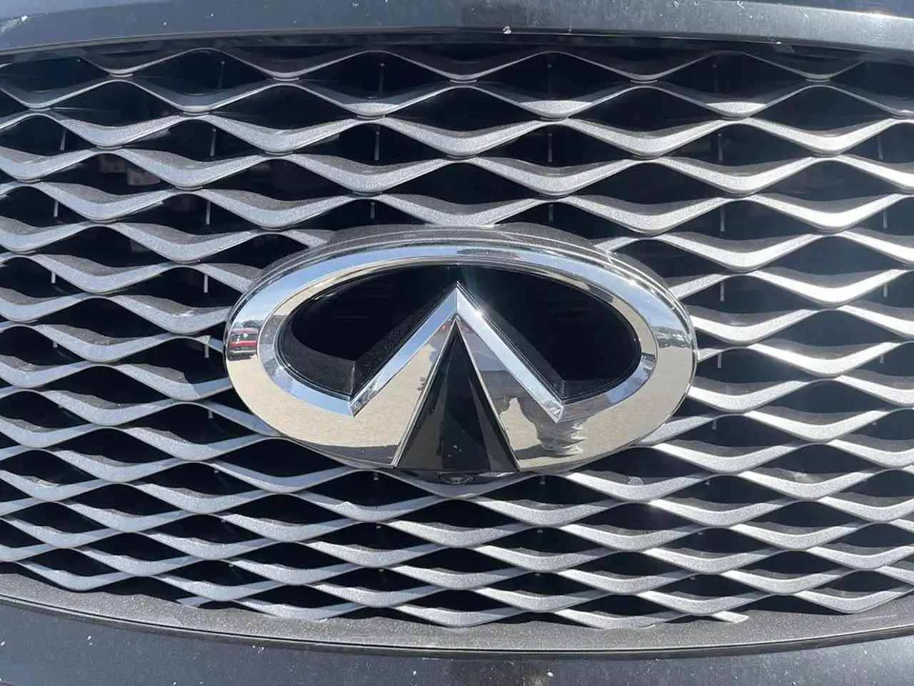 Infiniti QX80 снимка Infiniti QX80