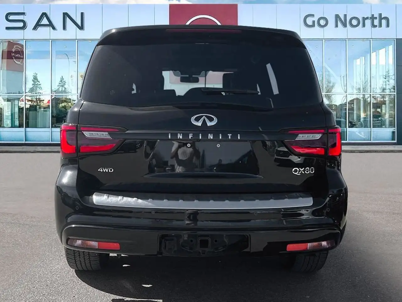 Infiniti QX80 снимка Infiniti QX80