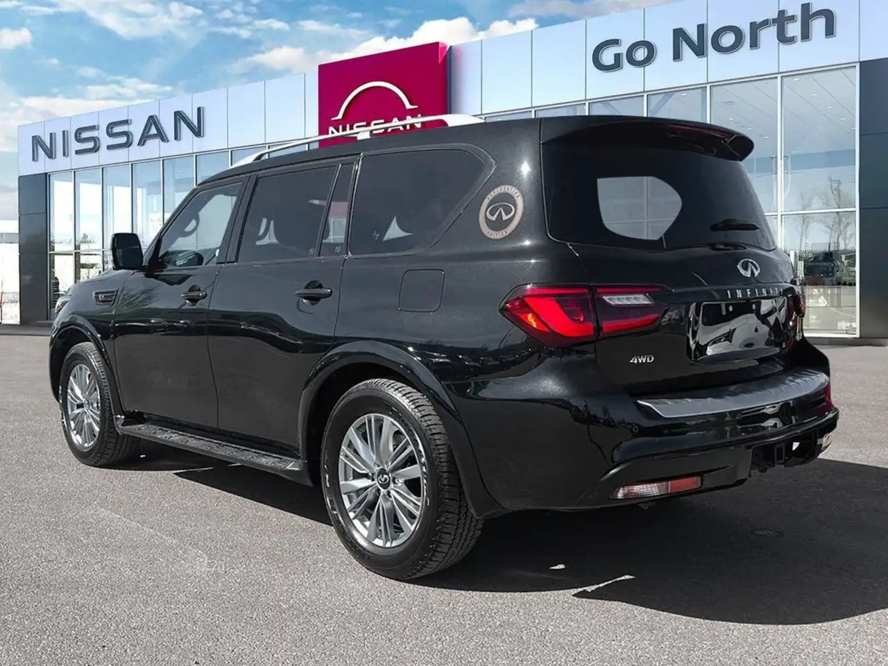 Infiniti QX80 снимка Infiniti QX80