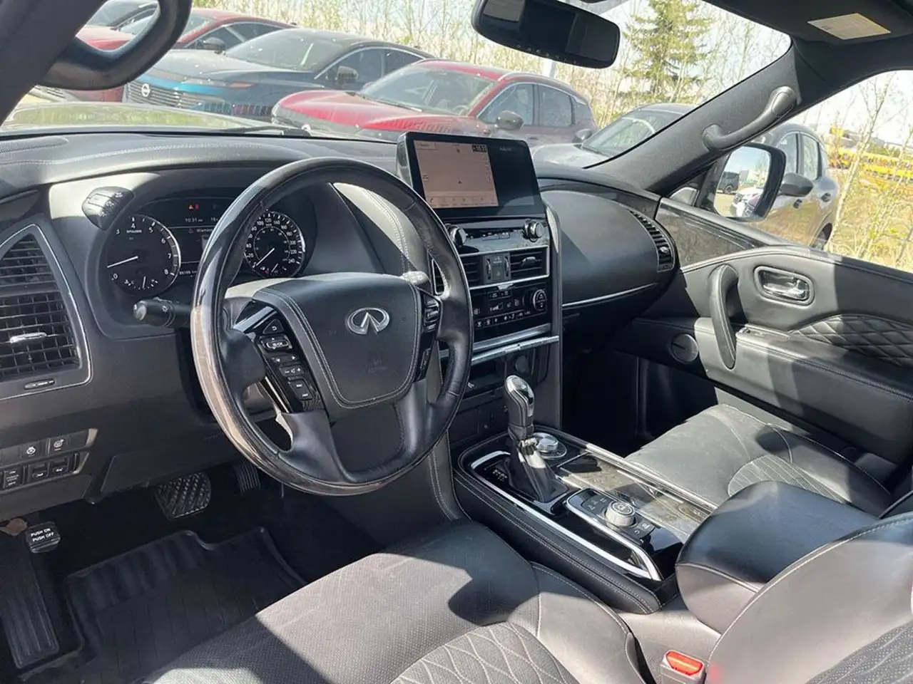 Infiniti QX80 снимка Infiniti QX80
