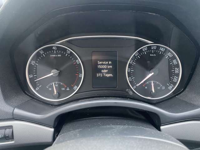 Imagine Skoda Octavia Combi 1.2 TSI FAMILY