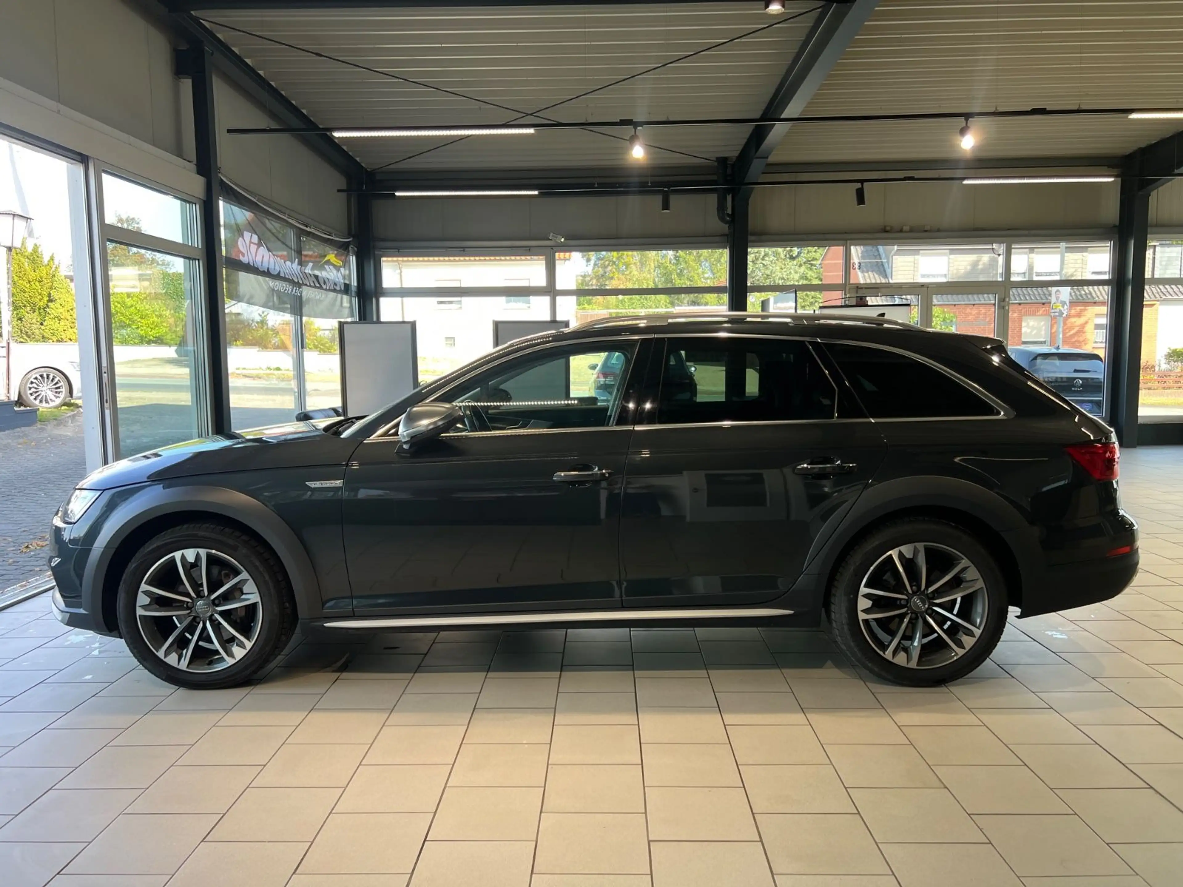 Audi A4 allroad quattro*ALCANTARA*MEMORY*TOTWINKEL — photo 4