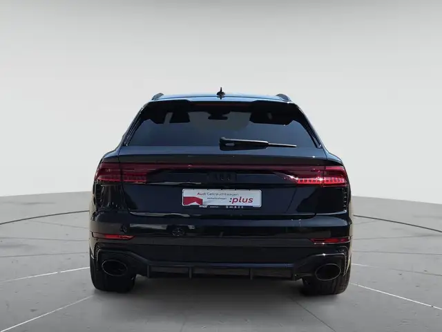 Audi Q8 view 7