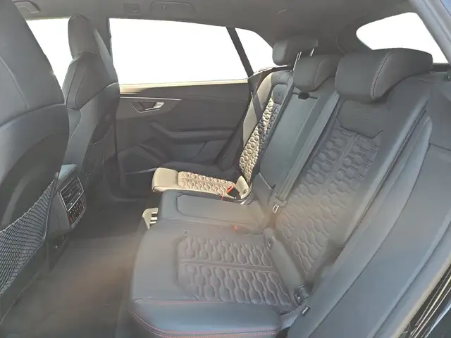 Audi Q8 view 10
