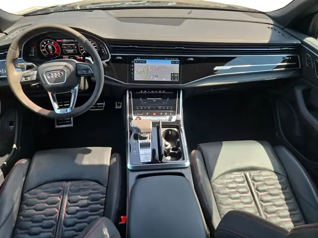 Audi Q8 view 8