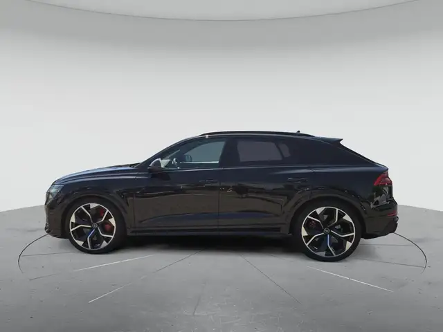 Audi Q8 view 6