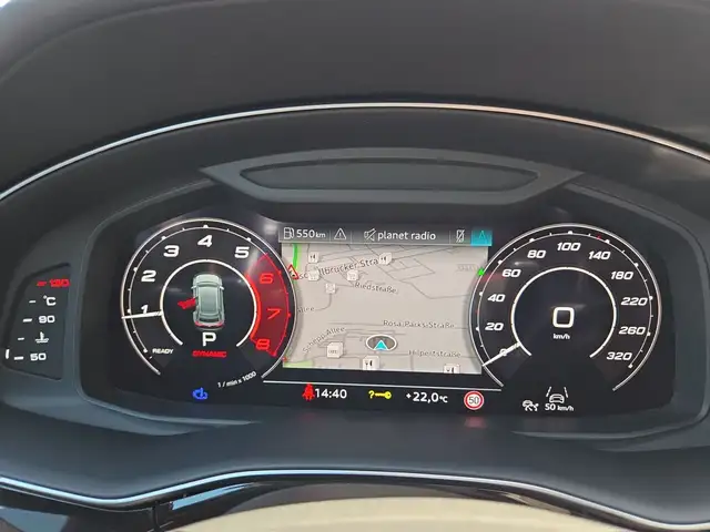 Audi Q8 view 9