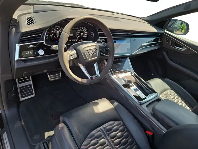Audi Q8 view 4