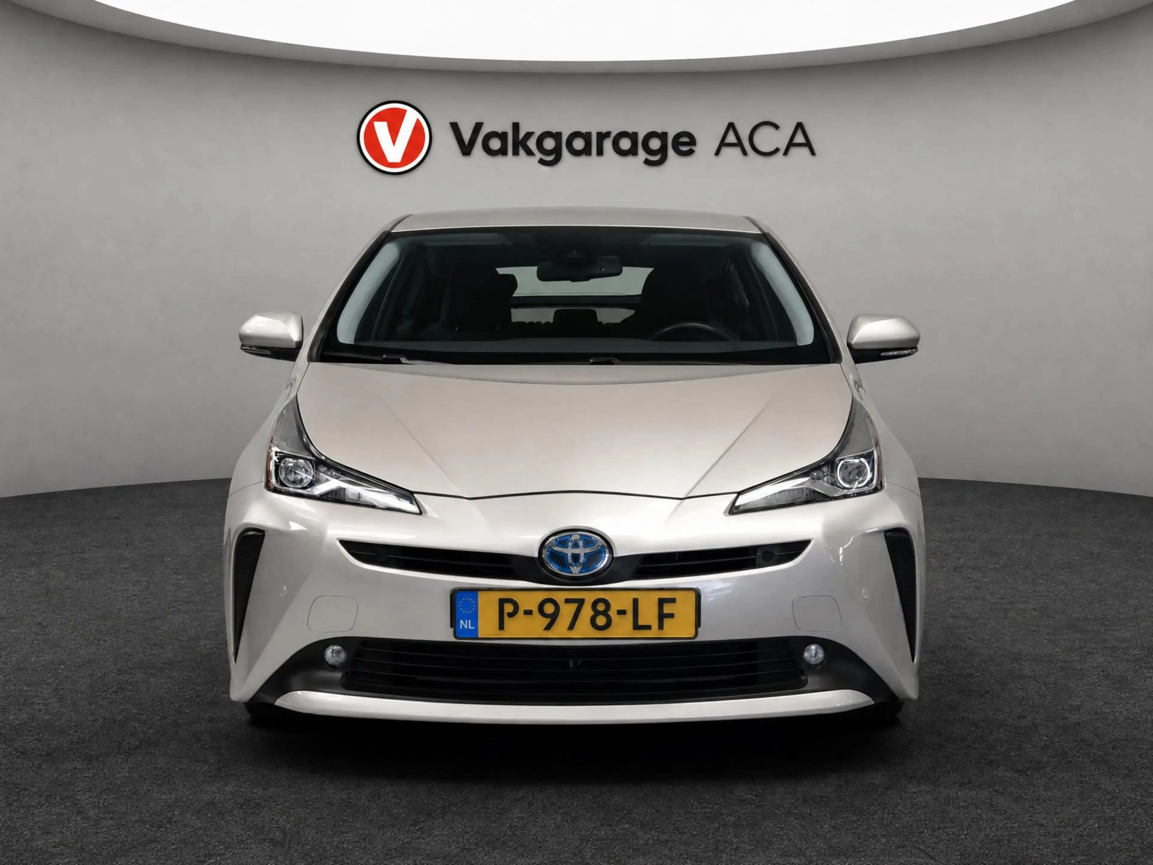 Toyota Prius 1.8 Dynamic // NAVI // CAMERA // ADAPTIVE CRUISE / — photo 2