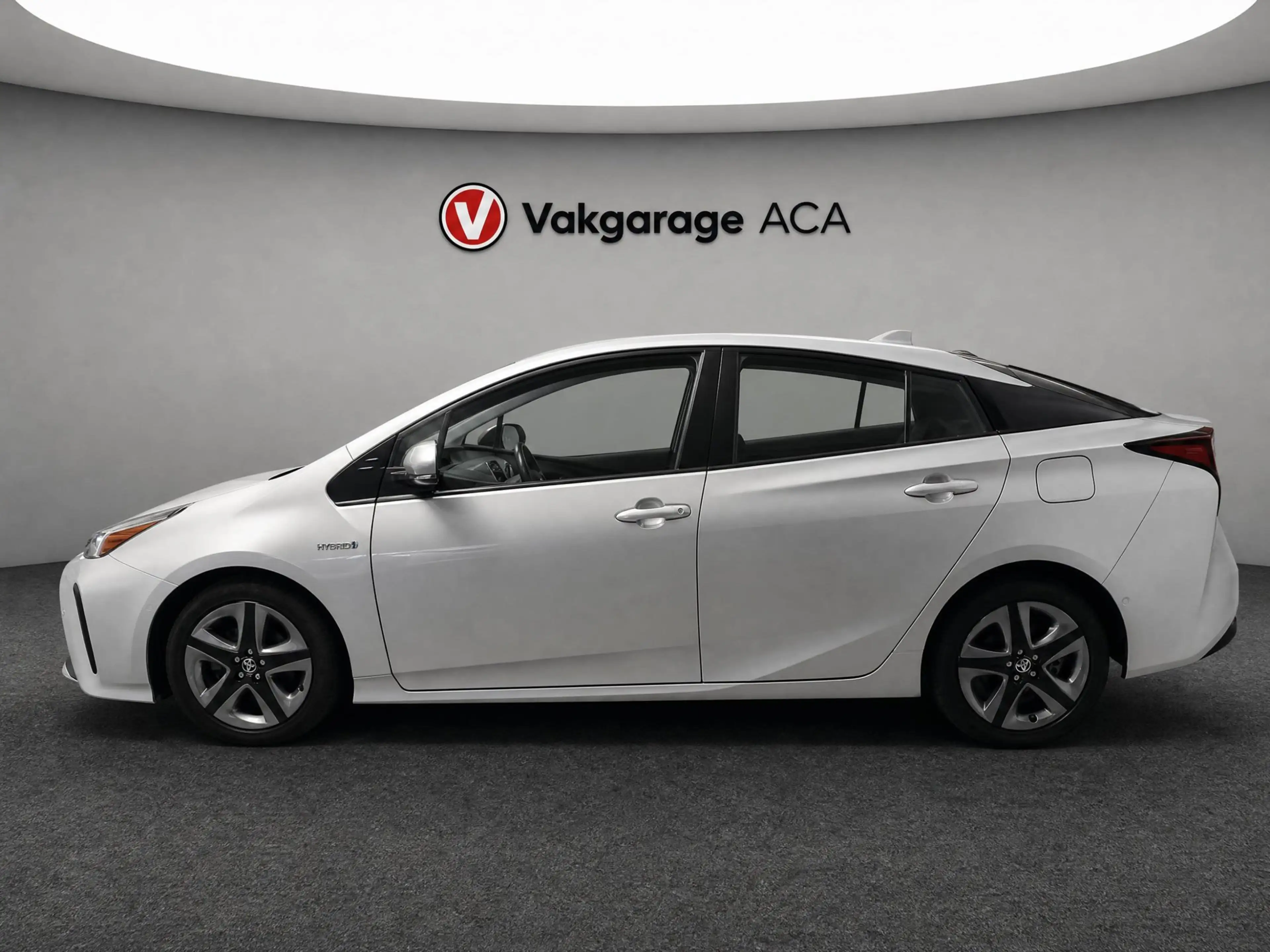 Toyota Prius 1.8 Dynamic // NAVI // CAMERA // ADAPTIVE CRUISE / — photo 5