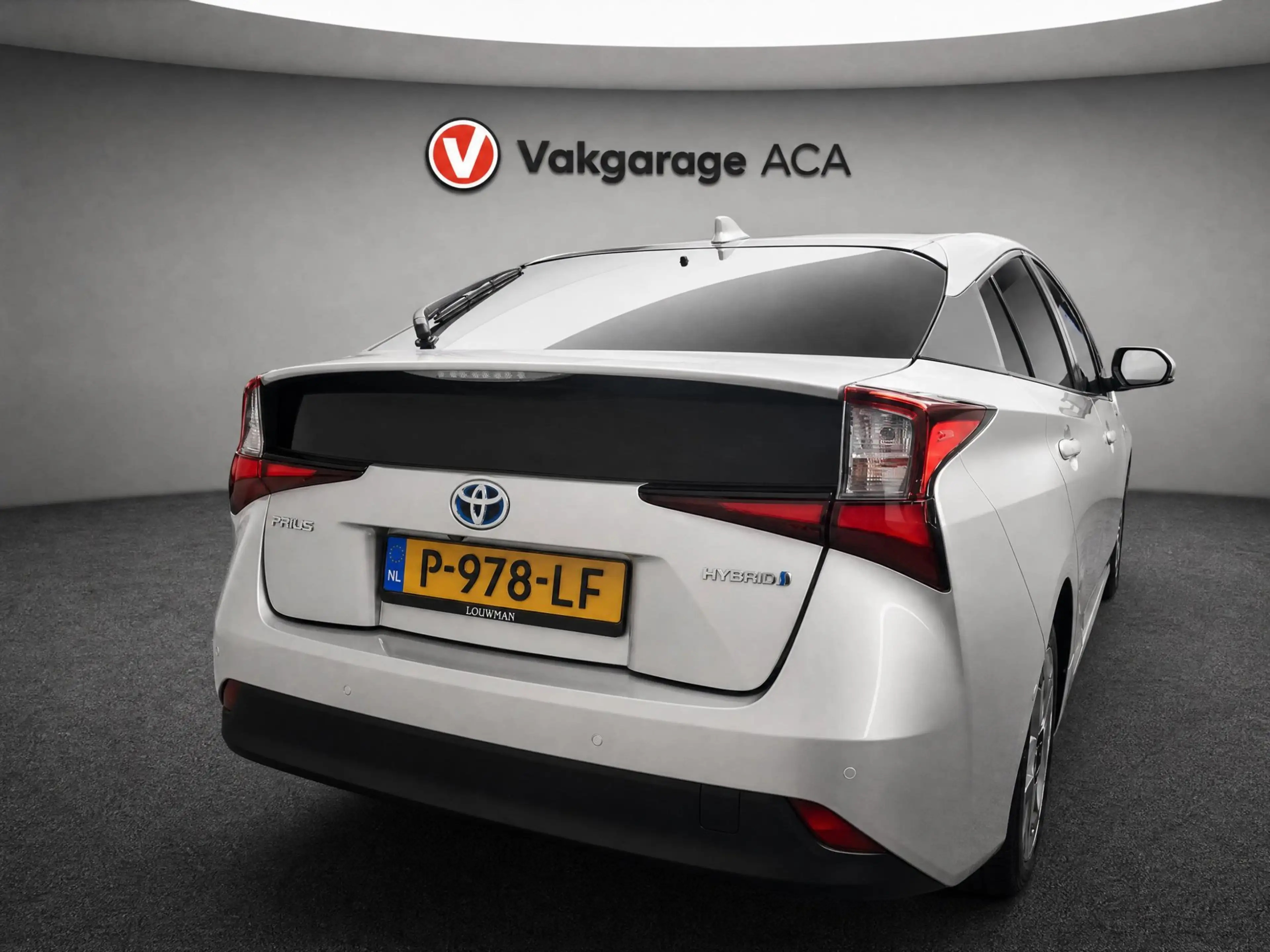 Toyota Prius 1.8 Dynamic // NAVI // CAMERA // ADAPTIVE CRUISE / — photo 4