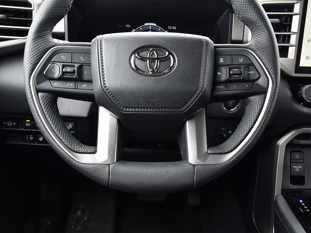 Toyota Tundra снимка Toyota Tundra