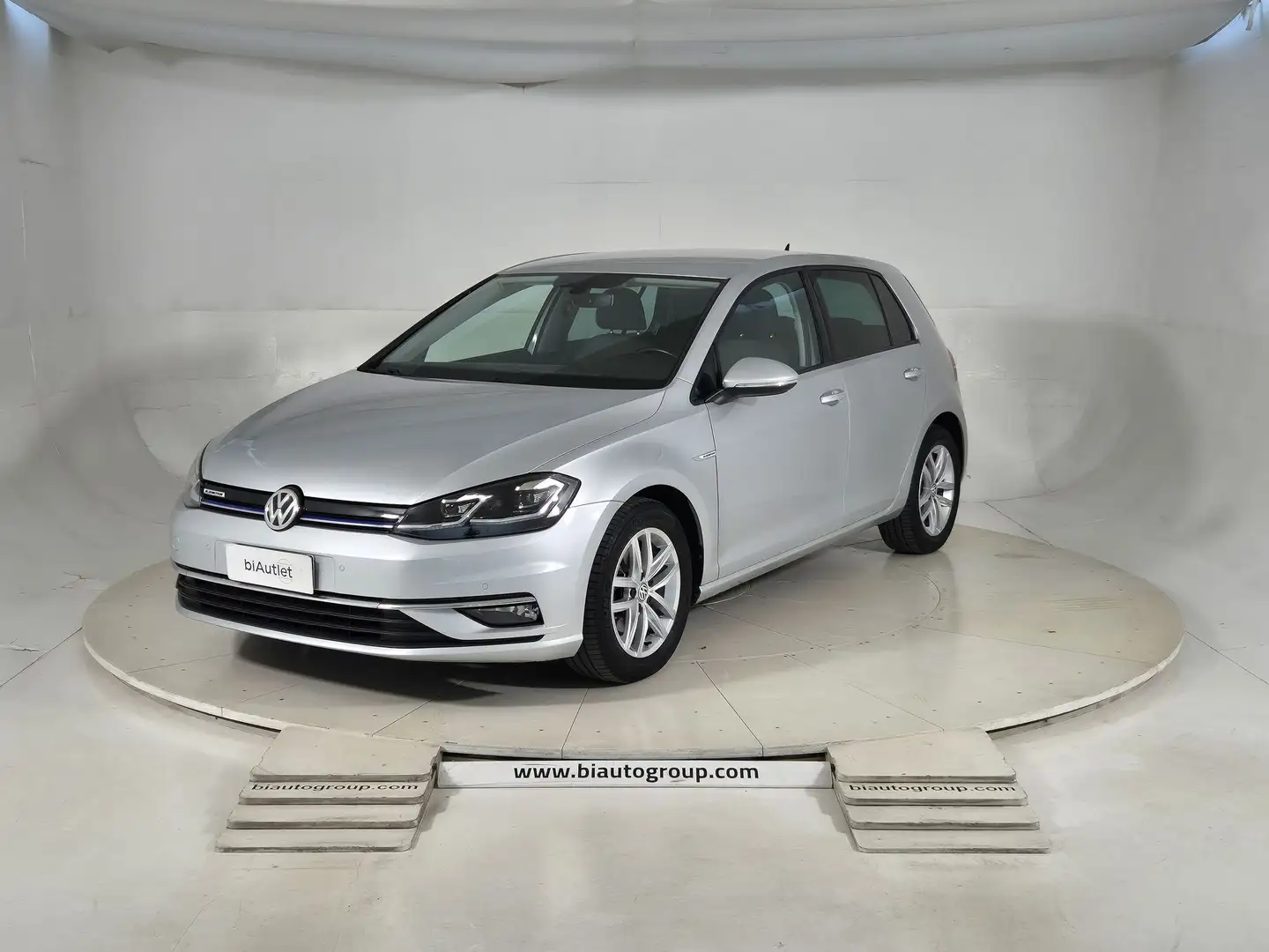 Volkswagen Golf VII 2017 5p Benzina 5p 1.5 tgi Executive 130cv dsg Grau - 1