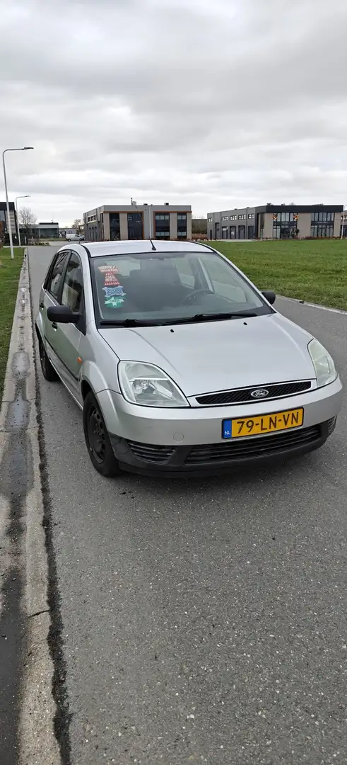 Ford Fiesta 1.4-16V Ambiente Grijs - 1