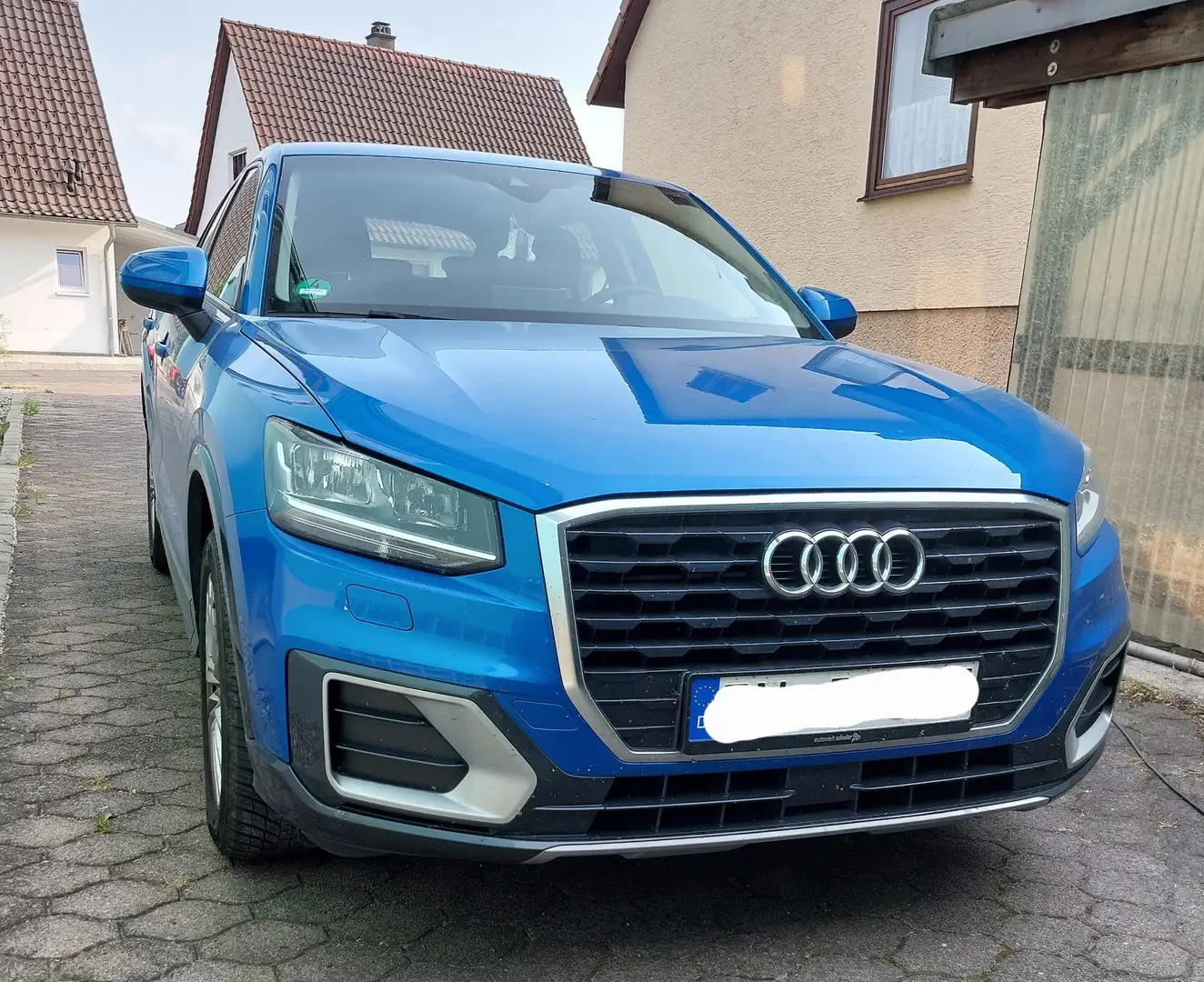 Audi Q2 1.4 TFSI COD Automatik Design S-tronic Blauw - 1