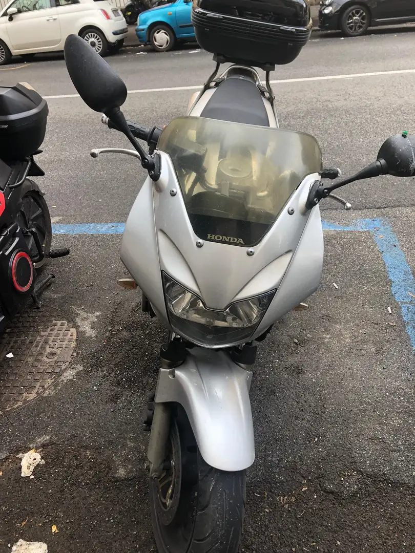 Honda Hornet 600 Stříbrná - 2