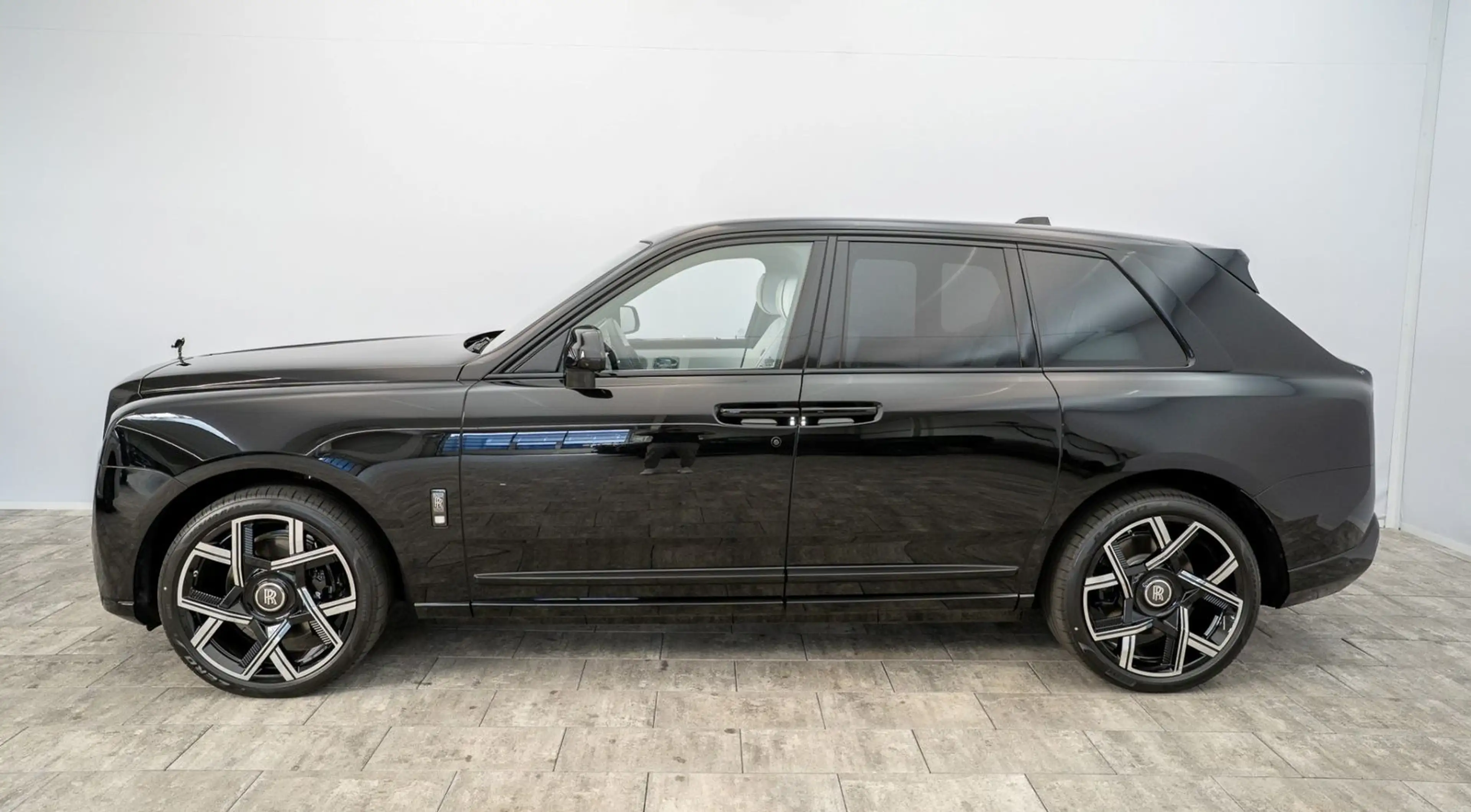 Rolls-Royce Cullinan II Black Badge 2026°Bespoke°Shoot. Star — photo 8