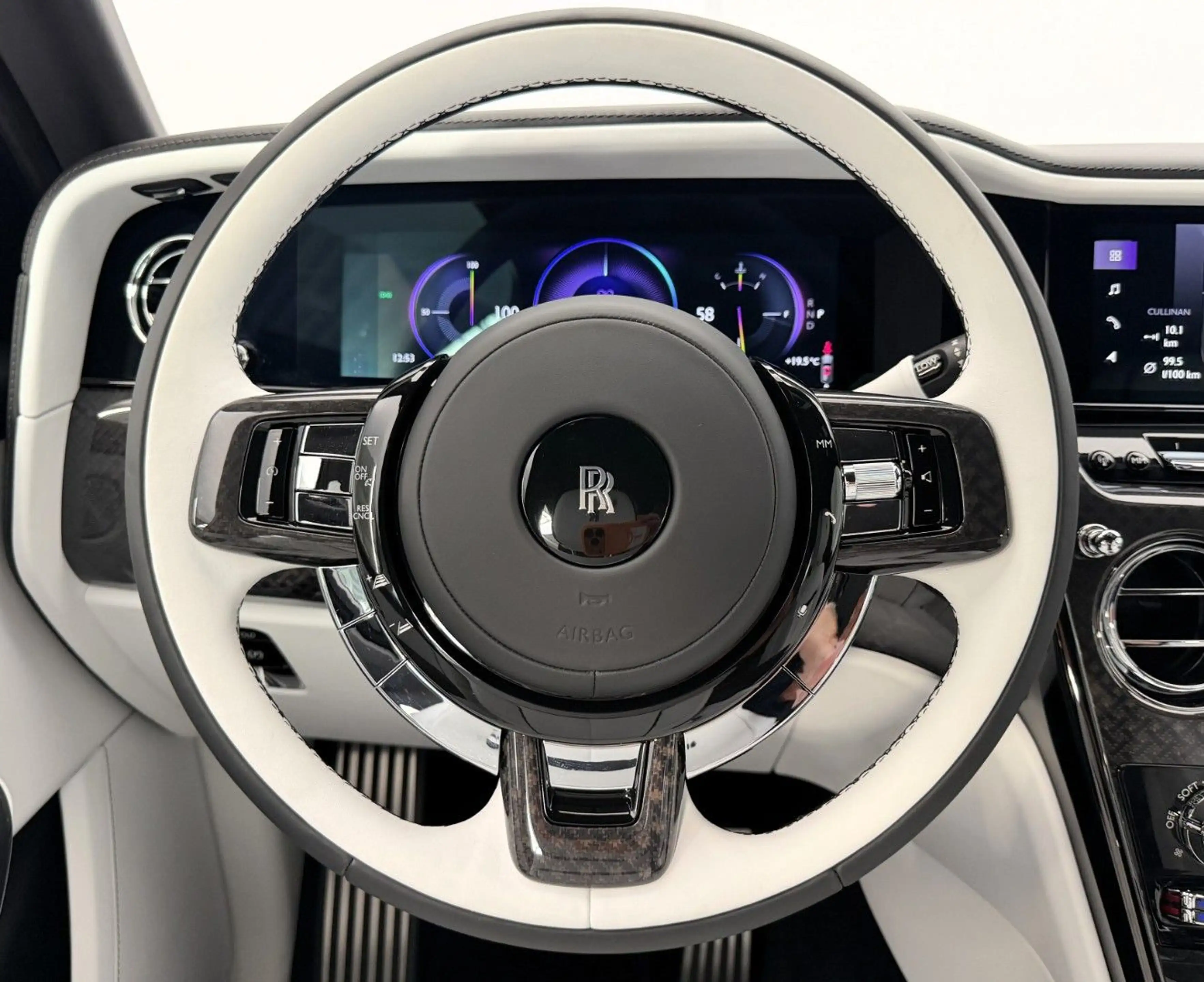 Rolls-Royce Cullinan II Black Badge 2026°Bespoke°Shoot. Star — photo 11