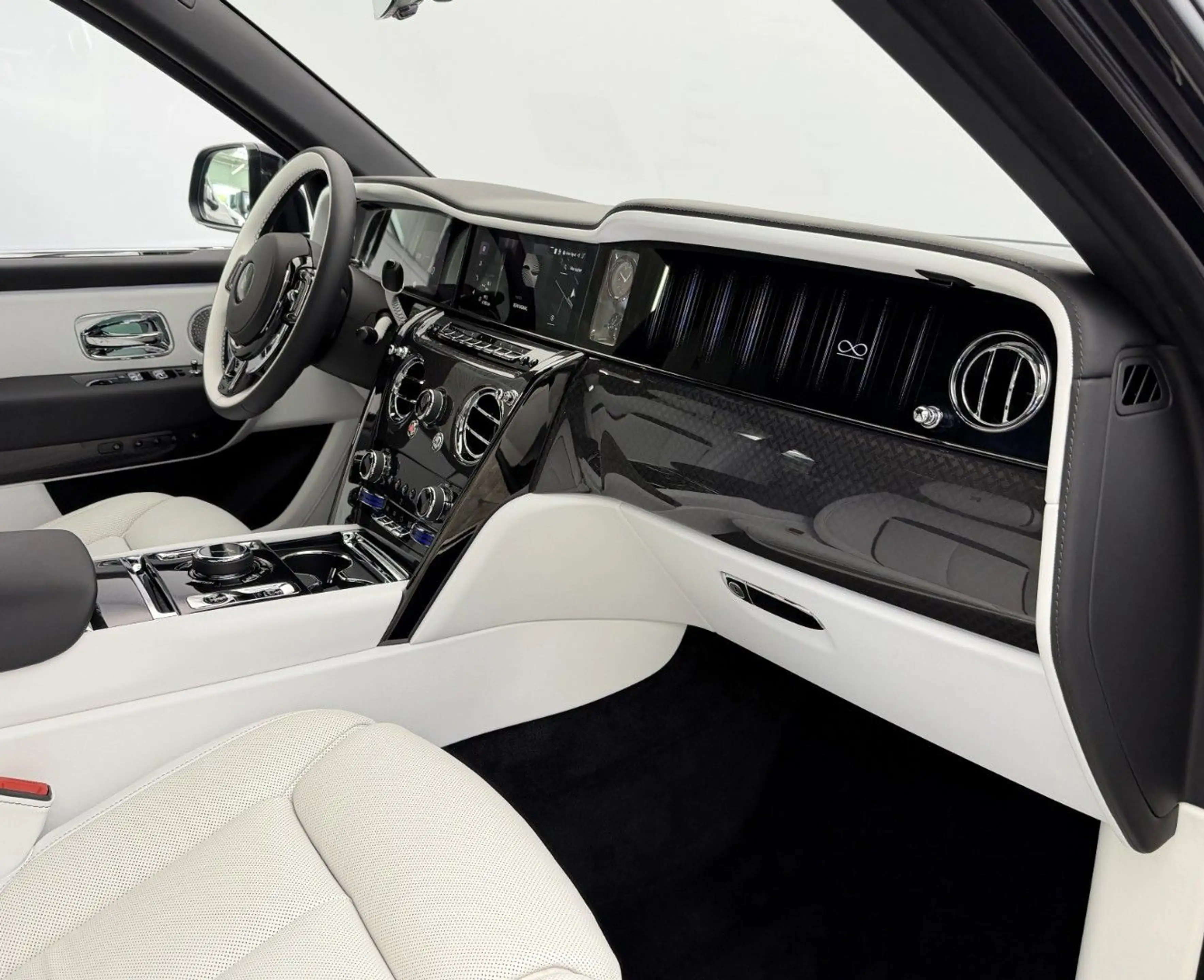Rolls-Royce Cullinan II Black Badge 2026°Bespoke°Shoot. Star — photo 14