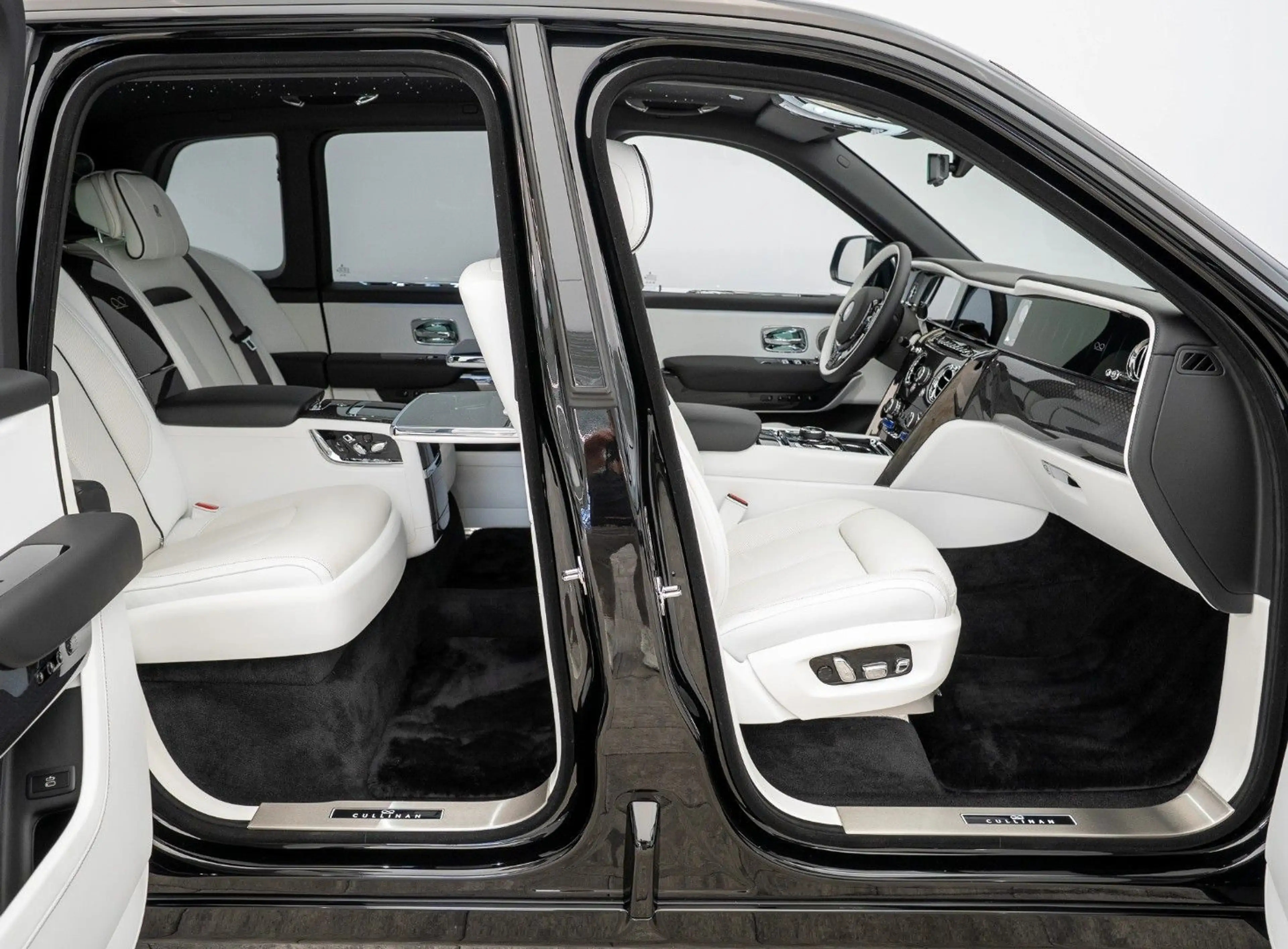 Rolls-Royce Cullinan II Black Badge 2026°Bespoke°Shoot. Star — photo 6