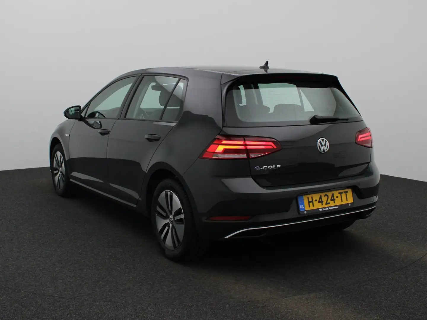 Volkswagen e-Golf E-DITION AUTOMAAT | ADAPTIEVE CRUISE | NAVIGATIE | Grijs - 2