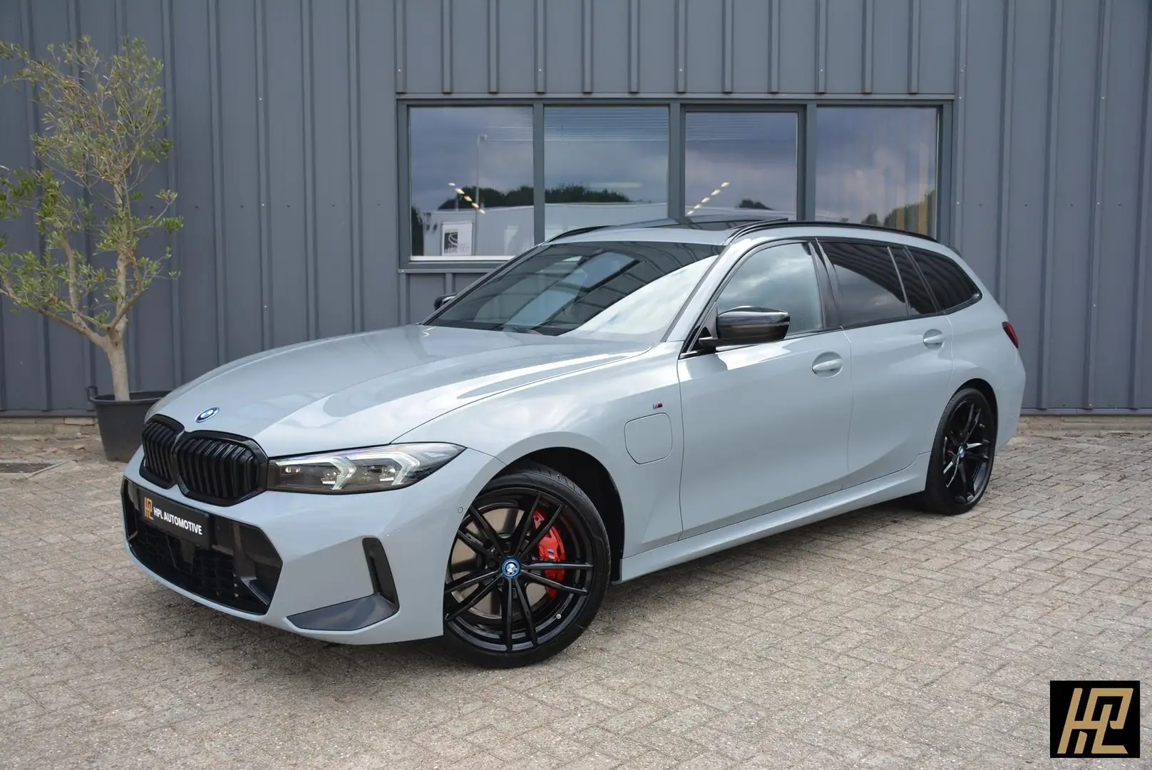 BMW 320 3-serie Touring 320e 204pk M Sport * Full * Pano * Grijs - 1
