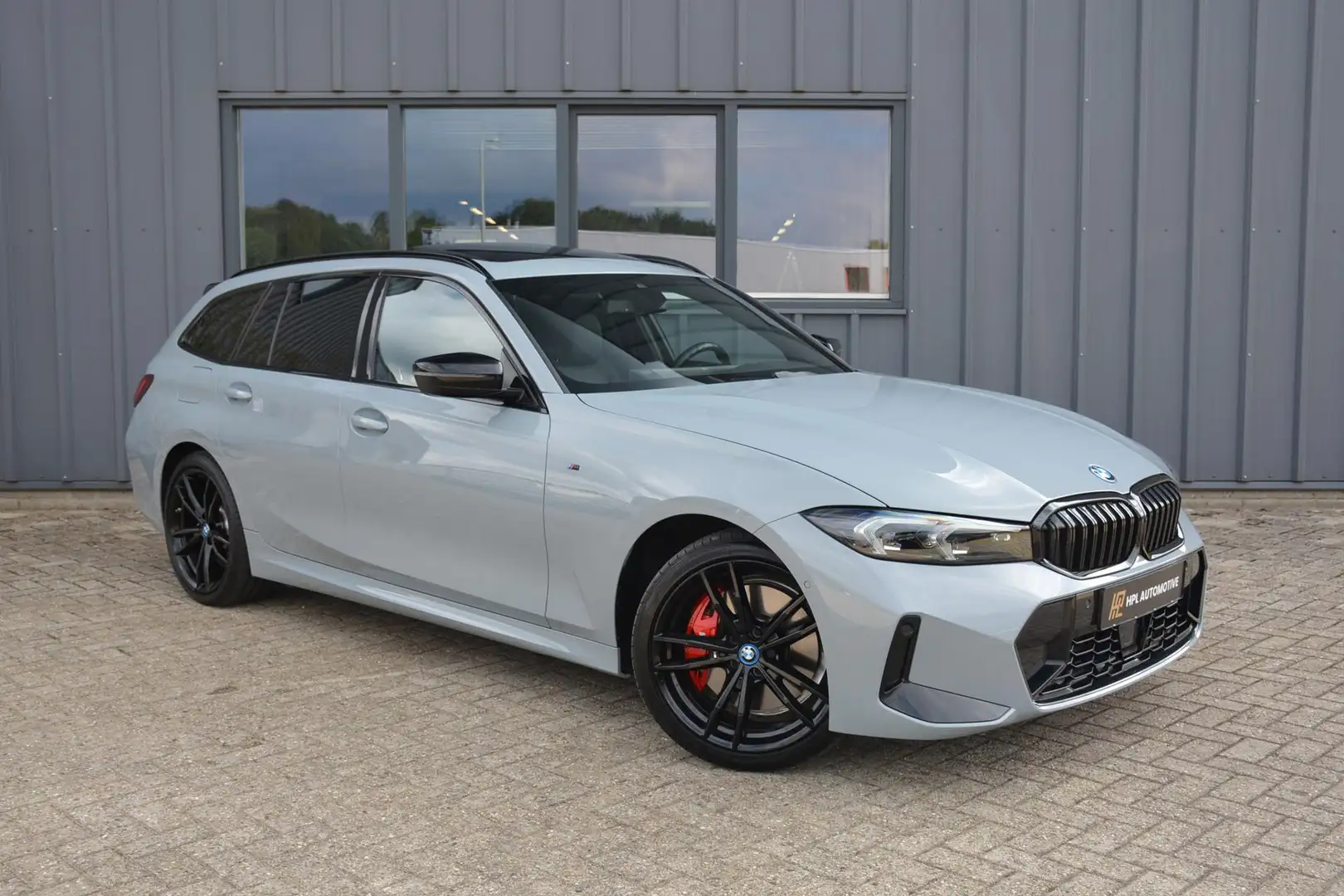 BMW 320 3-serie Touring 320e 204pk M Sport * Full * Pano * Grijs - 2
