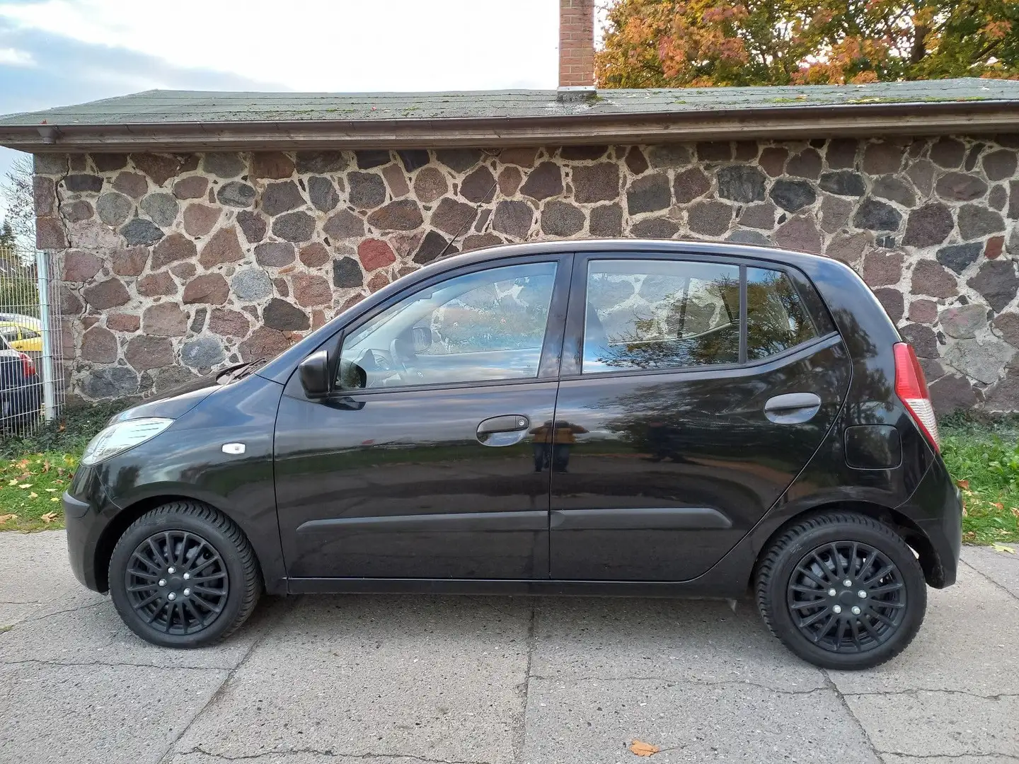 Hyundai i10 Edition+ 1 Hand- 37000 km- Tüv neu Schwarz - 2