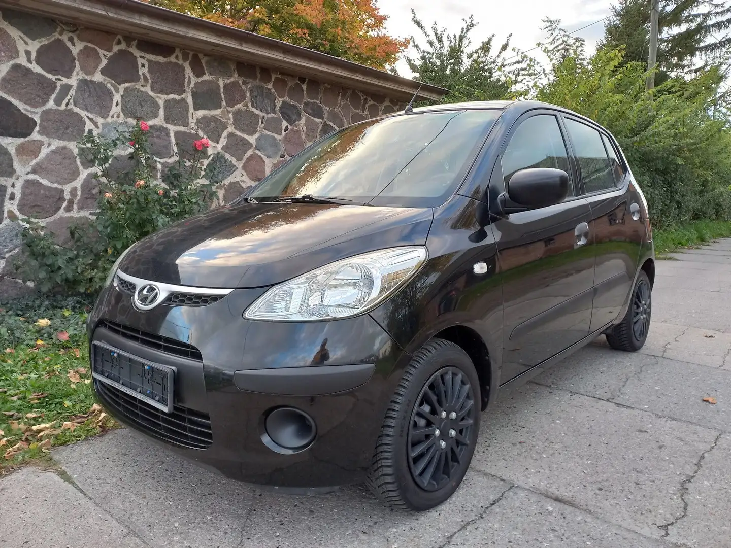 Hyundai i10 Edition+ 1 Hand- 37000 km- Tüv neu Schwarz - 1