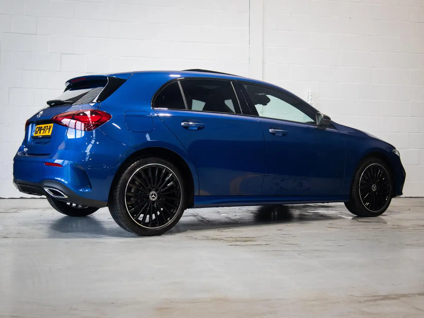 Mercedes-Benz A 250 Hatchback e Star Edition Line: AMG | Panorama dak Blauw - 2