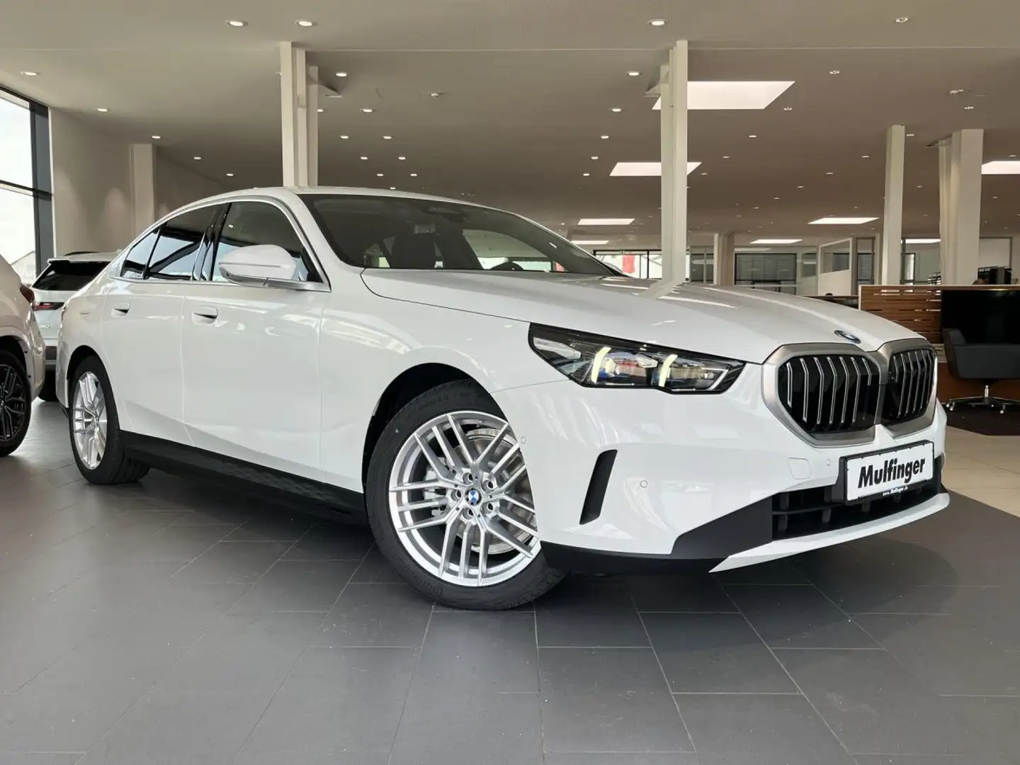 BMW 530 e Sports.HUD ACC SuView.H/K Komfz.AHK 19" Navi Weiß - 2