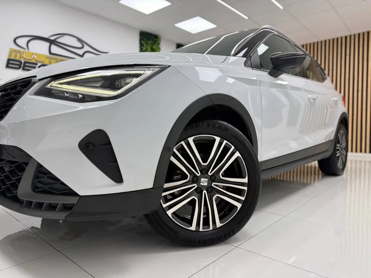 SEAT Arona 1.0 TSI S&S FR XM 115 Blanco - 2